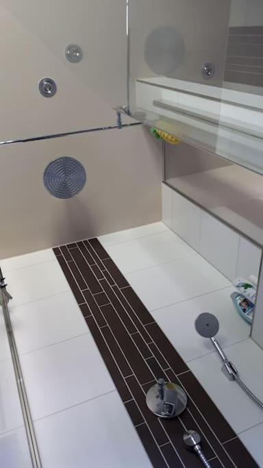 Private Room In Our Home With Free Vvo Ticket & Cats Pirna Extérieur photo
